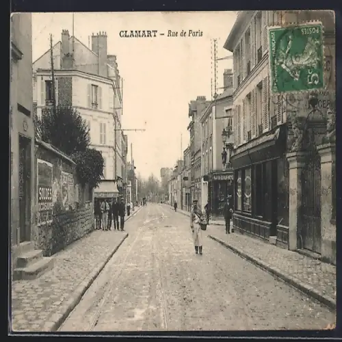 AK Clamart, Rue de Paris avec passants et bâtiments historiques