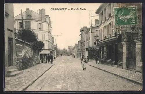 AK Clamart, Rue de Paris avec passants et bâtiments historiques