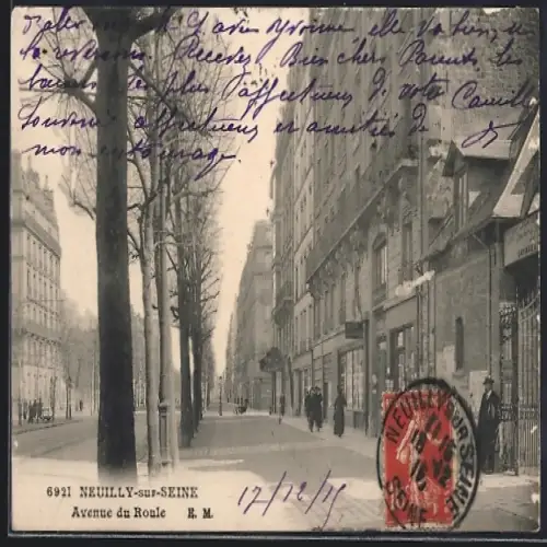 AK Neuilly-sur-Seine, Avenue du Roule avec passants et arbres alignés