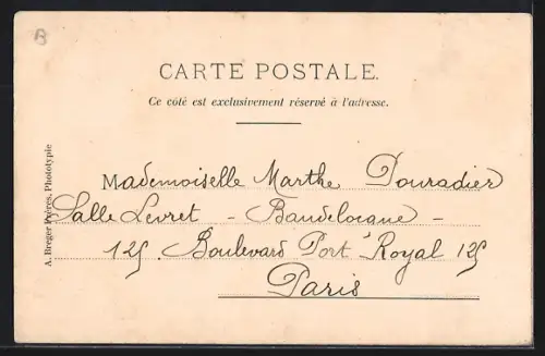 AK Vaucresson, Grande Route avec calèche et bâtiment d`angle