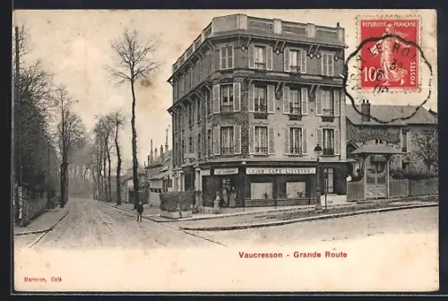 AK Vaucresson, Grande Route avec café et immeuble au coin de la rue