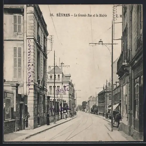 AK Sèvres, La Grande Rue et la Mairie