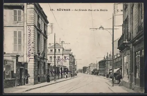 AK Sèvres, La Grande Rue et la Mairie