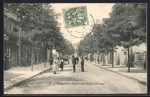 AK Puteaux, Boulevard Richard-Wallace avec passants et arbres alignés