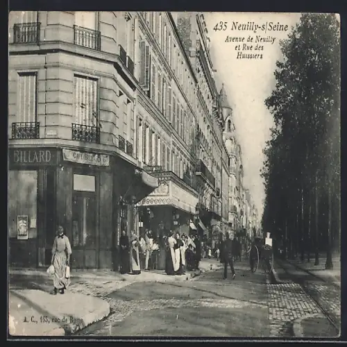 AK Neuilly-s-Seine, Avenue de Neuilly et Rue des Huissiers, scène animée avec passants et architecture élégante