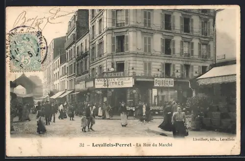AK Levallois-Perret, La Rue du Marché animée avec boutiques et passants