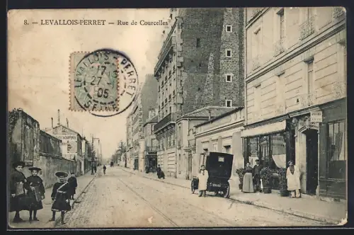 AK Levallois-Perret, Rue de Courcelles animée avec passants et voiture à cheval