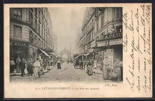 AK Levallois-Perret, La Rue du Marché animée avec passants et magasins