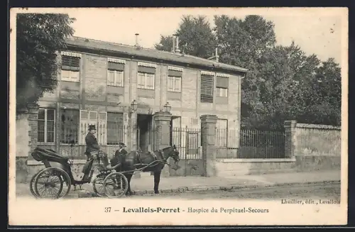 AK Levallois-Perret, Hospice du Perpétuel-Secours avec calèche devant l`entrée