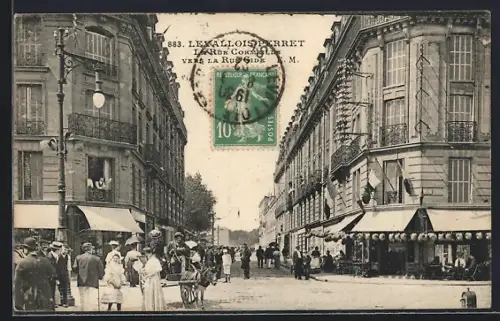 AK Levallois-Perret, L`Avenue Coty vue de la Rue Gide animée avec passants et bâtiments élégants