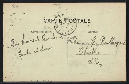 AK Courbevoie, Rue de l`Alma avec passants et calèche