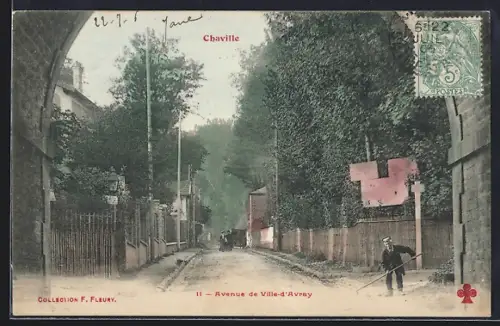 AK Chaville, Avenue de Ville-d`Avray avec un ouvrier travaillant sur la route