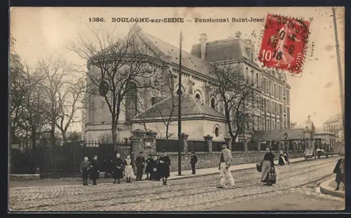 AK Boulogne-sur-Seine, Pensionnat Saint-Joseph avec passants sur la rue pavée