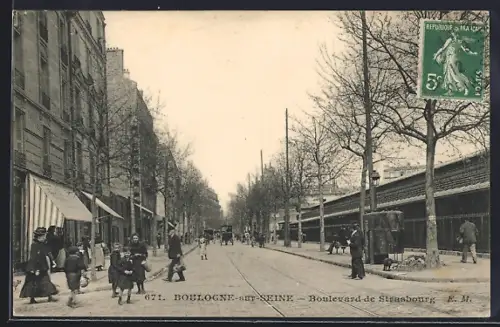 AK Boulogne-sur-Seine, Boulevard de Strasbourg animé avec passants et boutiques