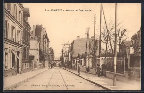 AK Asnières, Avenue de Courbevoie avec passants et architecture urbaine