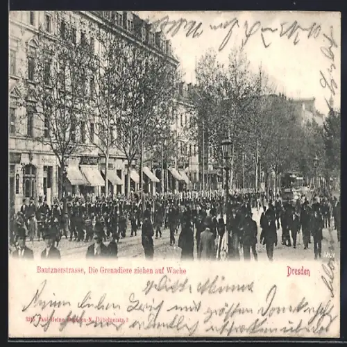 AK Dresden, Bautznerstrasse, Die Grenadiere ziehen auf Wache