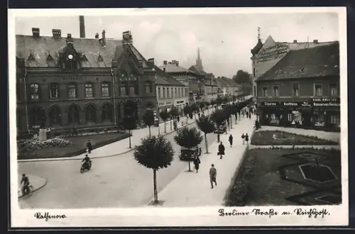AK Rathenow, Berliner Strasse mit Postamt, Geschäft von Karl Knutter