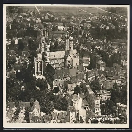 AK Naumburg / Saale, Totalansicht mit Dom vom Flugzeug aus