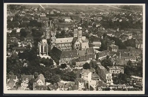 AK Naumburg / Saale, Totalansicht mit Dom vom Flugzeug aus