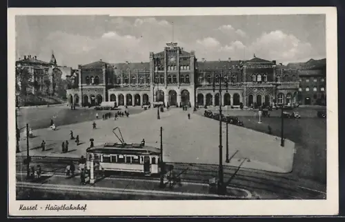 AK Kassel, Der Hauptbahnhof mit dem Vorplatz und der Strassenbahn