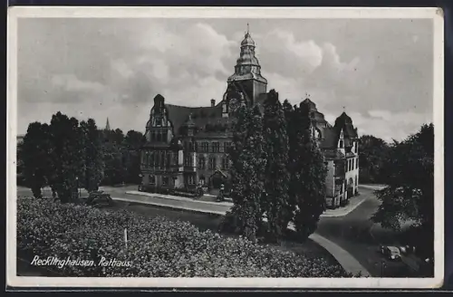 AK Recklinghausen, Rathaus mit Auffahrt und Gartenanlage