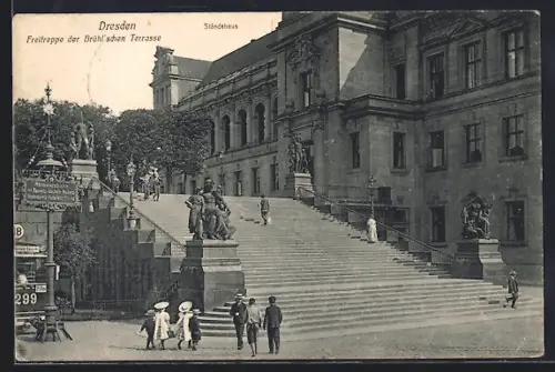 AK Dresden, Freitreppe der Brühlschen Terrasse, Ständehaus