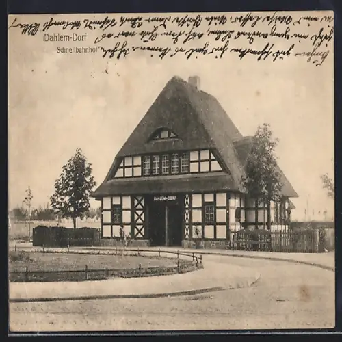 AK Dahlem-Dorf, Partie am Schnellbahnhof, U-Bahnhof, Bahnhofsgebäude
