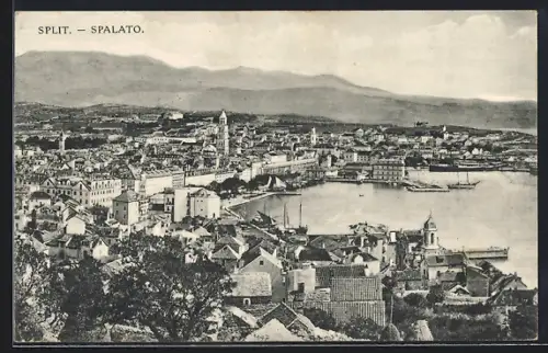 AK Split, Blick auf den Ort mit Bergpanorama