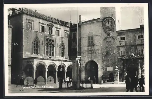 AK Dubrovnik, Strassenpartie mit Denkmal
