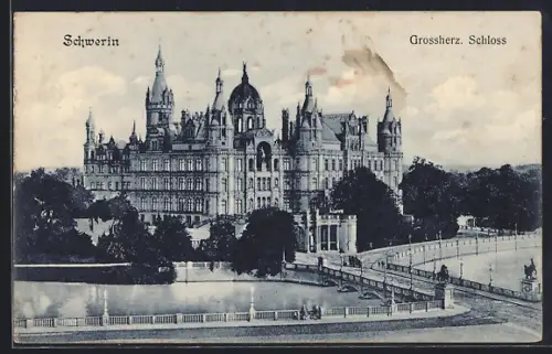 AK Schwerin / Mecklenburg, Blick zum Grossherzogl. Schloss