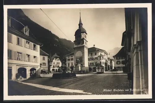 AK Altdorf, Dorfplatz mit Telldenkmal und Strassenbahn