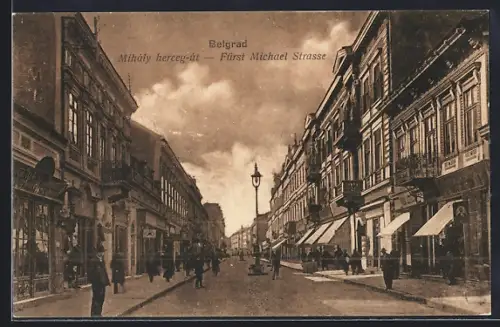 AK Belgrad, Fürst Michael Strasse mit Passanten