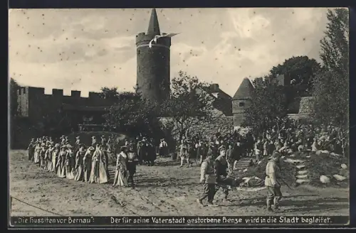 AK Bernau / Mark, Volksfest Die Hussiten vor Bernau, der für seine Vaterstadt gestorbene Henze wird in diStadt geleitet