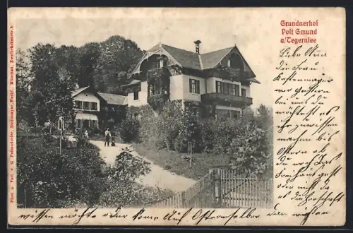 AK Gmund a. Tegernsee, Mann mit Hund vor dem Grundnerhof