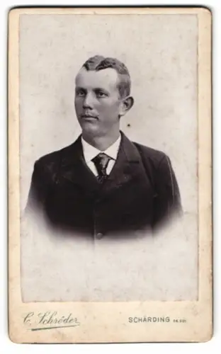Fotografie C. Schröder, Schärding, Linzer-Strasse, Porträt eines jungen Mannes