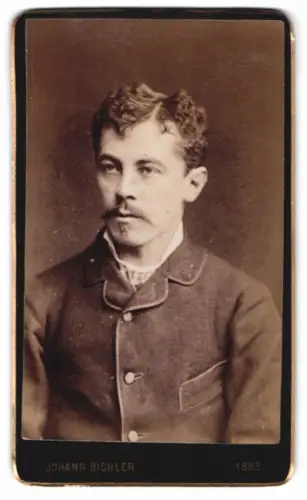 Fotografie Johann Bichler, Steyr, Porträt eines jungen Mannes mit Schnurrbart 1883