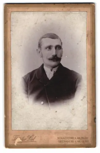 Fotografie Theodor List, Schärding, Schlossgasse 5, Porträt eines Herrn mit Schnurrbart