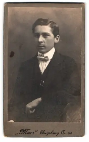 Fotografie Mars, Augsburg, Portrait eines jungen Mannes