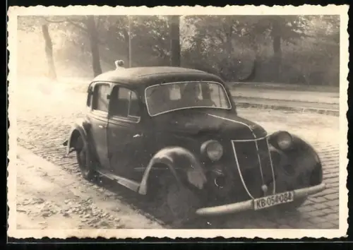 Fotografie Auto Wanderer, Limousine mit Kennzeichen Berlin