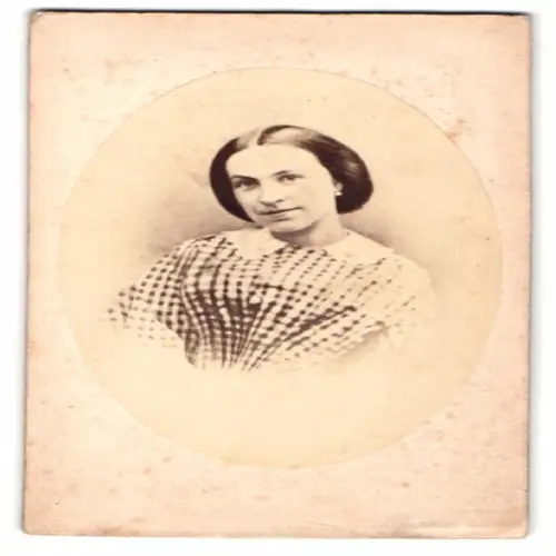 Fotografie Julius Adam, München, Schillerstrasse 24, Porträt Emilie Pummerer geb. Victorini