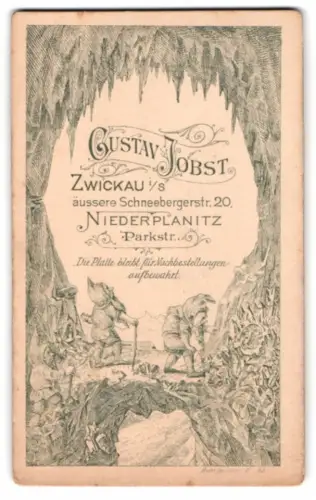 Fotografie Gustav Jobst, Zwickau, äussere Schneebergerstr. 20, Zwerge in ihrer Schatzhöhle mit Edelsteinen
