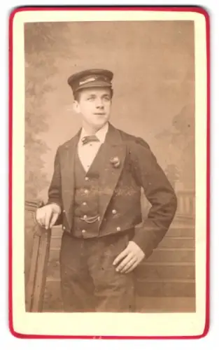 Fotografie R. Cartwright, Islington, Kingsland Road 349, junger englischer Page in Dienstuniform