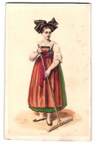 Fotografie unbekannter Fotograf und Ort, Frau in traditioneller Tracht aus dem Elsass, Handkoloriert