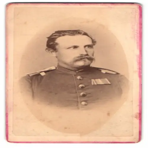 Fotografie Halm, Constanz, Augustiner-Str. 590, Uffz. in Uniform mit Ordensspange alter Art