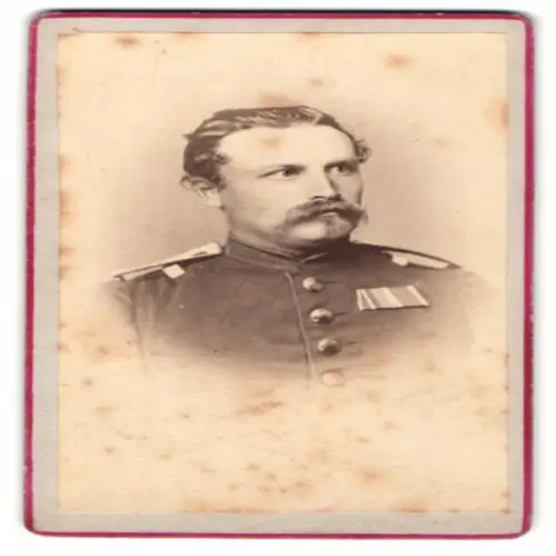 Fotografie Halm, Constanz, Augustiner-Str. 590, Uffz. in Uniform mit Ordensspange alter Art