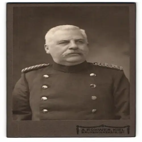 Fotografie A. Rohwer, Kiel, Brunswiekerstr. 15, Portrait eines Majors in Uniform