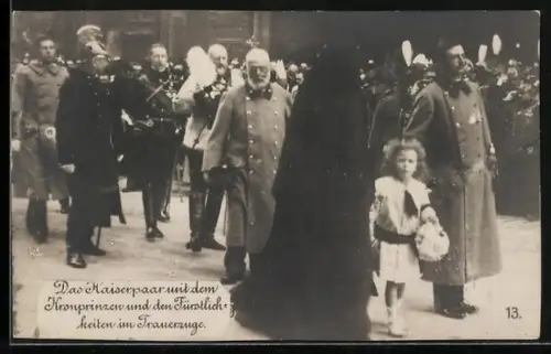 AK Das Kaiserpaar mit dem Kronprinzen und den Fürstlichkeiten im Trauerzuge, Kronprinz Wilhelm von Preussen
