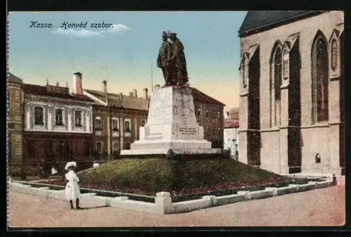 AK Kassa, Honvéd szobor