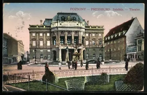 AK Pressburg, Theater und Vorplatz mit Brunnen und Gartenanlage
