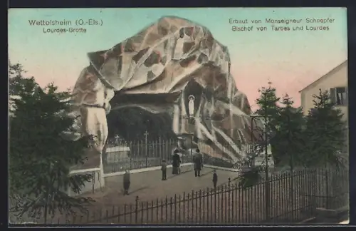 AK Wettolsheim /O.-Els., Lourdes-Grotte avec visiteurs devant l`entrée